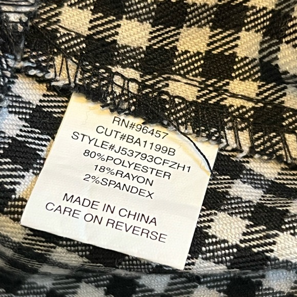 Eyeshadow B&W Mini Gingham Skirt with Small Slit Detailing - Size 5 (EUC) - Picture 6 of 6